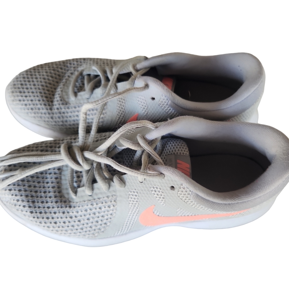 Nike Revolution 4 Road Running Shoe in Gray Pure Platinum Sunset Pulse Size 6.5